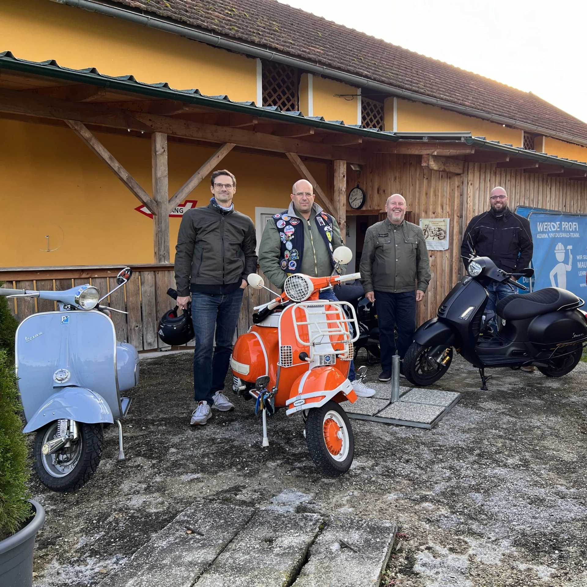 Vespafreunde gemeinsam unterwegs